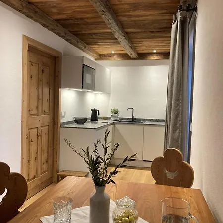 Breitenberg Apartment *