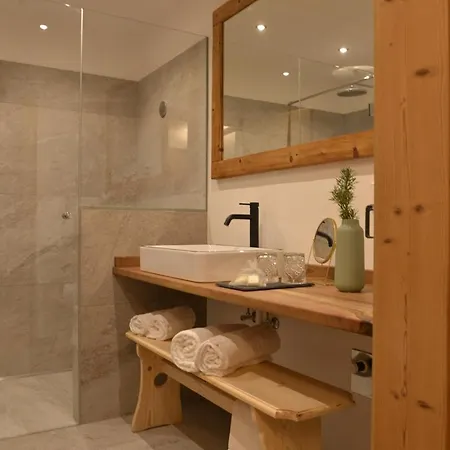 Breitenberg Apartment *